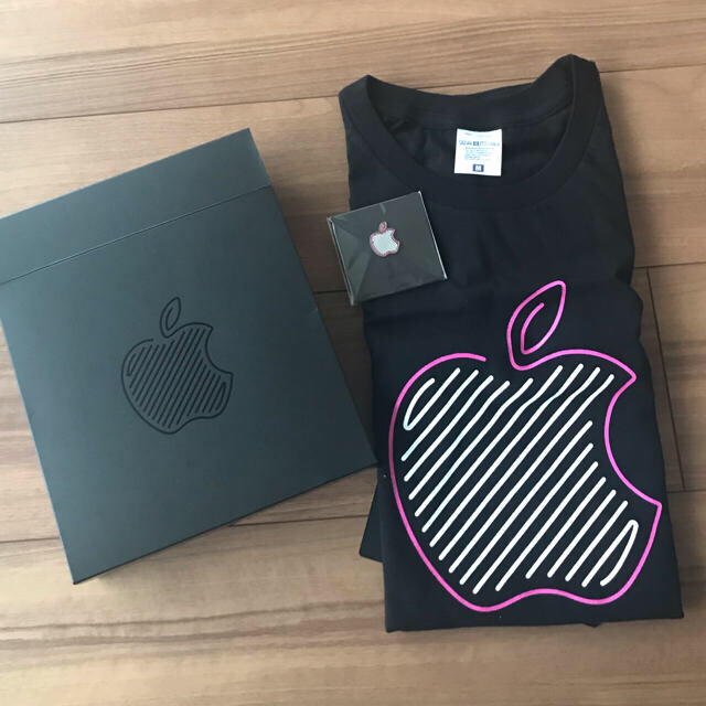 Apple(アップル)のApple新宿 Ｔシャツ＆バッジ メンズのトップス(Tシャツ/カットソー(半袖/袖なし))の商品写真