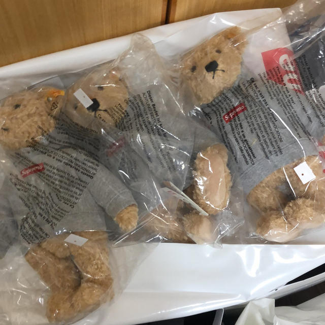 Supreme(シュプリーム)のSupreme®/Steiff® Bear エンタメ/ホビーのおもちゃ/ぬいぐるみ(ぬいぐるみ)の商品写真