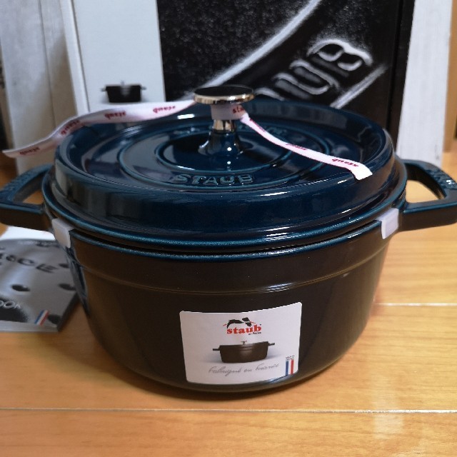 STAUB - ストウブ ピコ・ココット ラウンド 22cm ラ・メール 新品の通販 by エムアンドエムズ's shop｜ストウブならラクマ