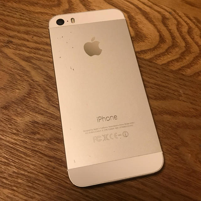 Apple(アップル)のiPhone5s 16GB docomo シルバー スマホ/家電/カメラのスマートフォン/携帯電話(スマートフォン本体)の商品写真