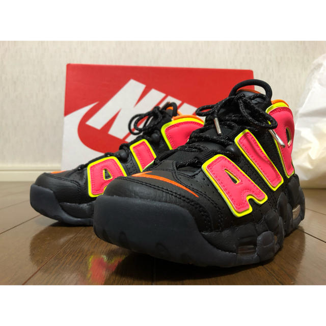 レディースw nike air more uptempo モアテン ホットパンチ