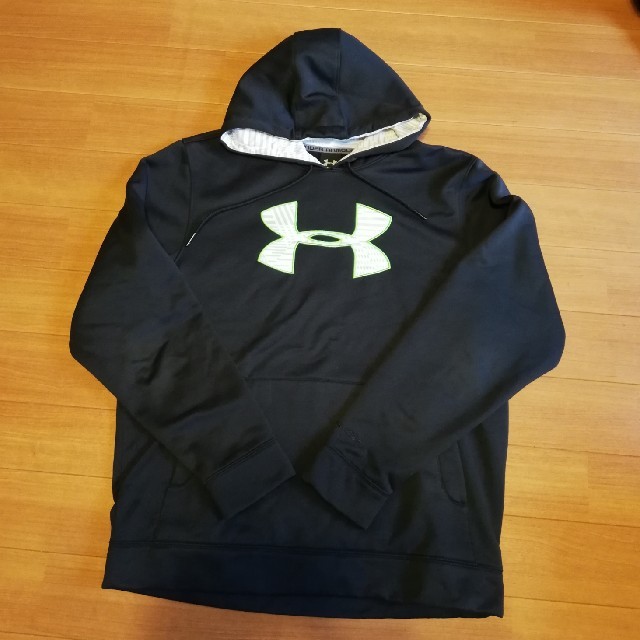 UNDER ARMOUR　フードパーカー