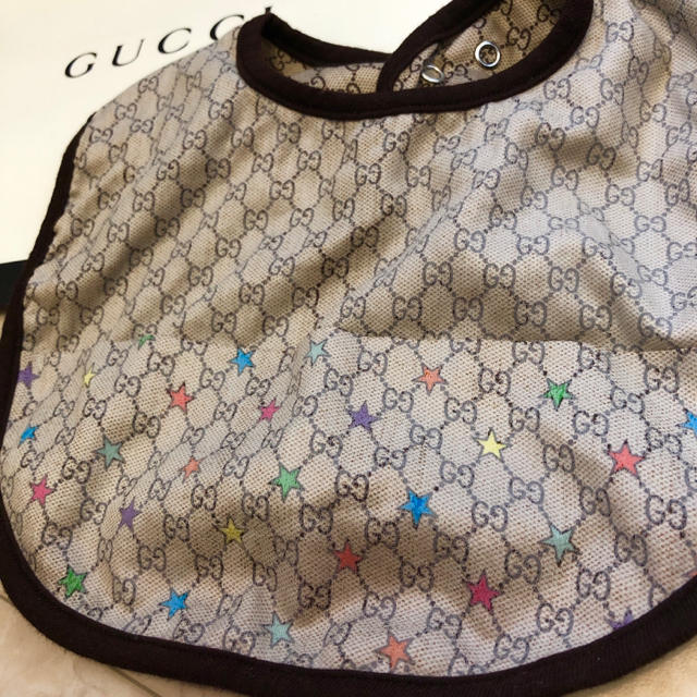 Gucci(グッチ)のGUCCI♡ベビー スタイ キッズ/ベビー/マタニティのこども用ファッション小物(ベビースタイ/よだれかけ)の商品写真