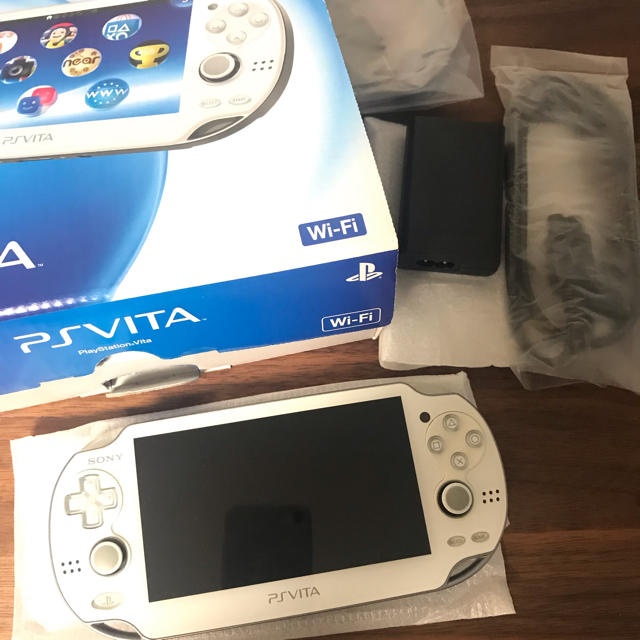 psvita本体 1000 メモリーカード16GB付き 1