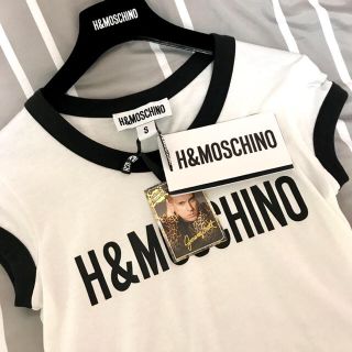 モスキーノ(MOSCHINO)の新品未使用ハンガー付 H&MOSCHINO ロゴTシャツ(Tシャツ(半袖/袖なし))