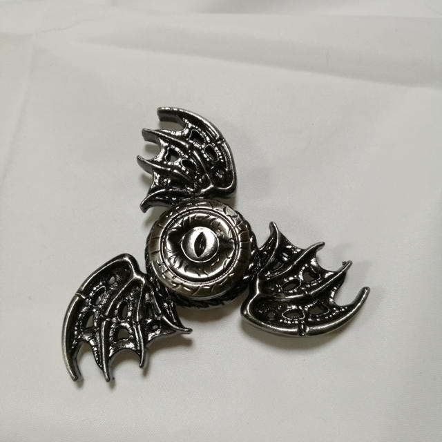 ハンドスピナー［イビルアイ］銀色？黒銀色？ 3wings エンタメ/ホビーのエンタメ その他(その他)の商品写真