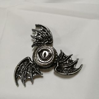 ハンドスピナー［イビルアイ］銀色？黒銀色？ 3wings(その他)