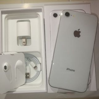 アイフォーン(iPhone)の再値下げiPhone 8 silver 64GB SIMロック解除済(スマートフォン本体)