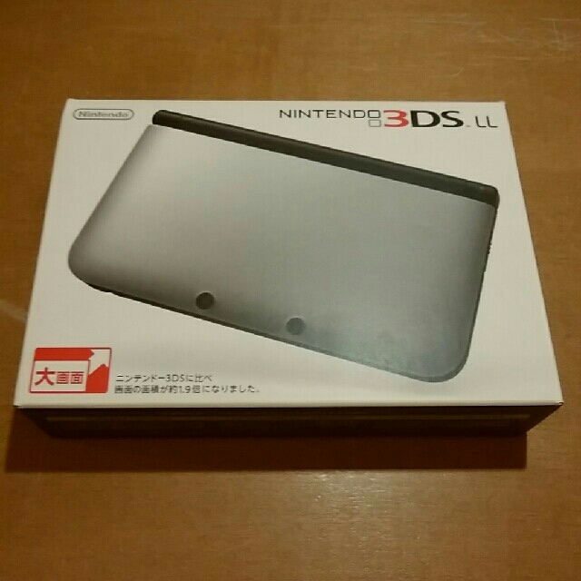 ニンテンドー3DS(ニンテンドー3DS)のNINTENDO 3DS LL シルバーブラック エンタメ/ホビーのゲームソフト/ゲーム機本体(携帯用ゲーム機本体)の商品写真