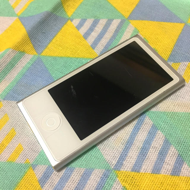 Apple(アップル)のiPod nano 16G シルバー 《7世代》 スマホ/家電/カメラのオーディオ機器(ポータブルプレーヤー)の商品写真