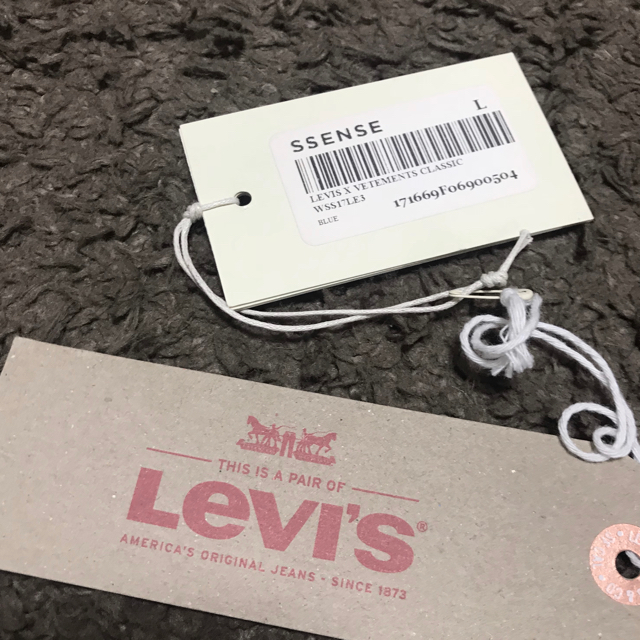 Balenciaga(バレンシアガ)のvetements×Levi's コラボデニム 確実正規品 レディースのパンツ(デニム/ジーンズ)の商品写真