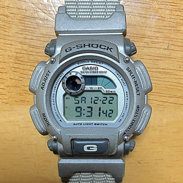 G-SHOCK(ジーショック)のGーSHOCK DW9000 ワールドカップ サーフィングトリプルクラウン メンズの時計(腕時計(デジタル))の商品写真