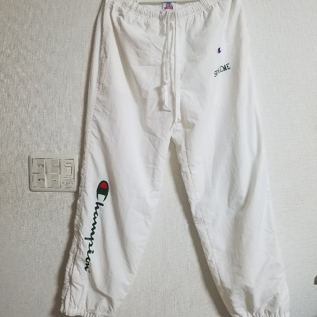 Supreme(シュプリーム)のSupreme Champion track pants white サイズ M メンズのパンツ(ワークパンツ/カーゴパンツ)の商品写真
