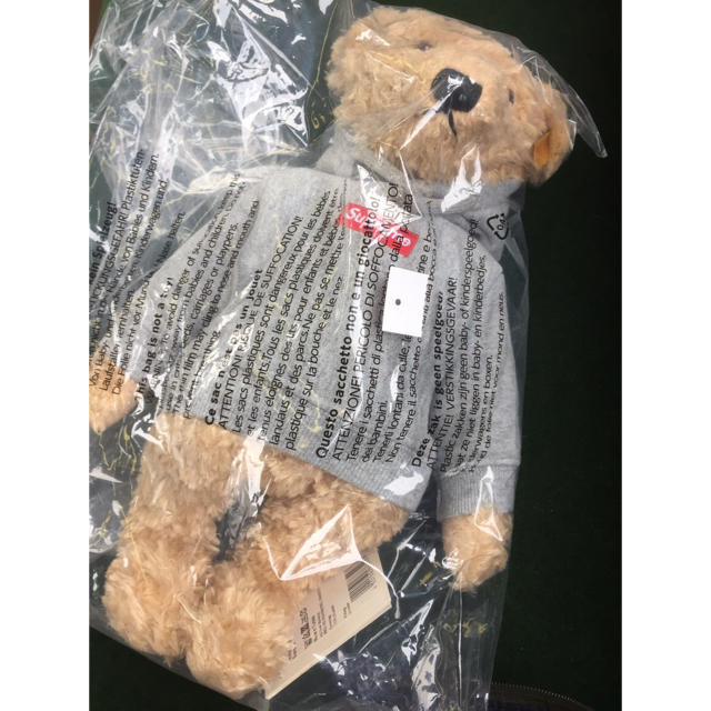 Supreme(シュプリーム)のsupreme Steiff ®️Bear シュプリーム  ベアー BOXロゴ エンタメ/ホビーのおもちゃ/ぬいぐるみ(ぬいぐるみ)の商品写真