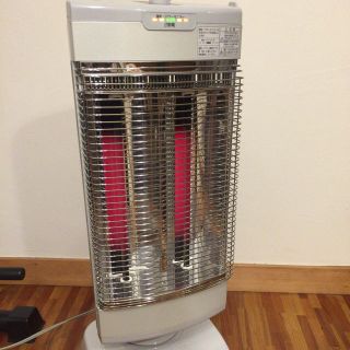 ダイキン(DAIKIN)のダイキン  セラムヒート パールホワイト 美品(電気ヒーター)