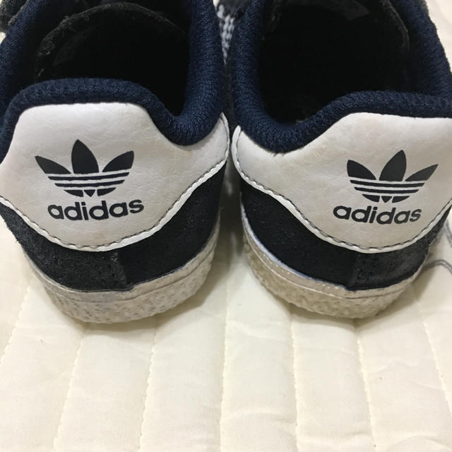 adidas(アディダス)のadidas gazelle 13,5cm キッズ/ベビー/マタニティのベビー靴/シューズ(~14cm)(スニーカー)の商品写真