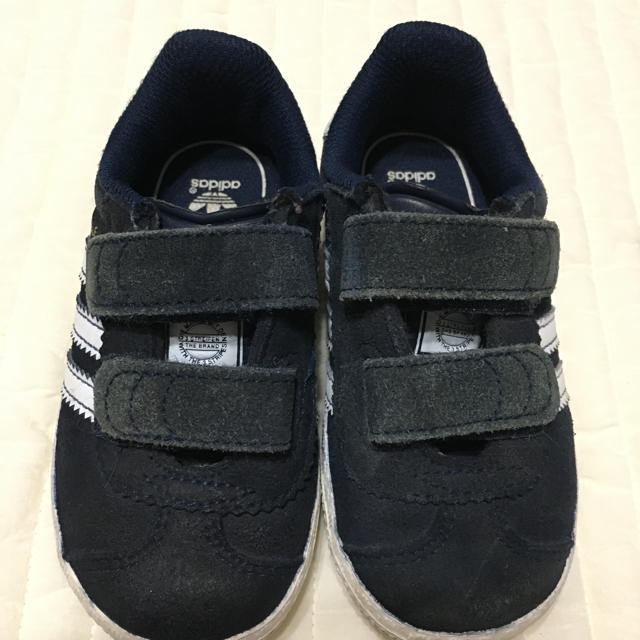 adidas(アディダス)のadidas gazelle 13,5cm キッズ/ベビー/マタニティのベビー靴/シューズ(~14cm)(スニーカー)の商品写真