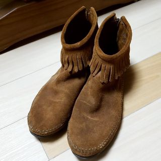 ミネトンカ(Minnetonka)のMINNETONKAミネトンカ　ショートブーツ　1段フリンジ　茶色(ブーツ)