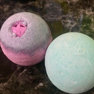 ラッシュ(LUSH)の【送料無料】LUSH バスボム 2個セット(入浴剤/バスソルト)