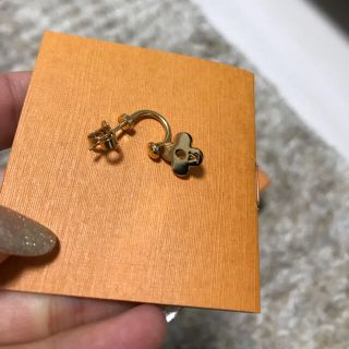 LV ルイヴィトン ピアス ブックル ドレイユ・ブルーミング 片耳用