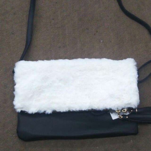 CECIL McBEE(セシルマクビー)のファー付き クラッチバッグ レディースのバッグ(クラッチバッグ)の商品写真