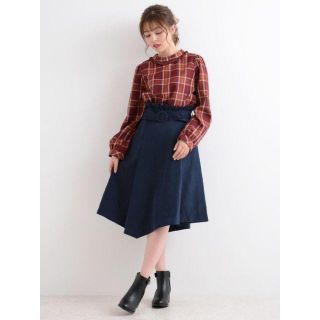 マジェスティックレゴン(MAJESTIC LEGON)のMAJESTIC LEGON☆新品♪ベルト付き＊ピーチスキンアシメフレアスカート(ひざ丈スカート)