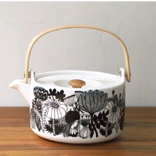 マリメッコ(marimekko)の【専用】マリメッコ marimekko シイルトラプータルハ ティーポット (収納/キッチン雑貨)