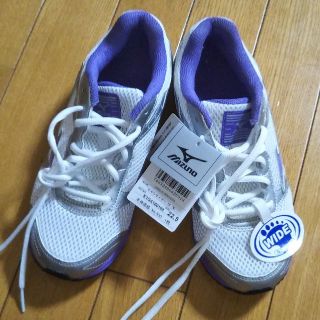 ミズノ(MIZUNO)のミズノ　新品　22.5センチ　幅広(スニーカー)