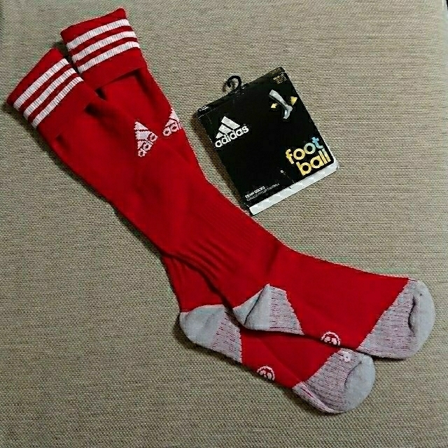 adidas(アディダス)の★アディダス～赤ソックス～★新品未使用 スポーツ/アウトドアのサッカー/フットサル(その他)の商品写真