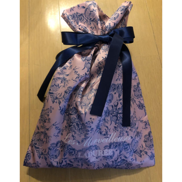 Les Merveilleuses LADUREE(レメルヴェイユーズラデュレ)のtgcmyk様専用 ラデュレ  ファンデーション10 & ケース コスメ/美容のベースメイク/化粧品(ファンデーション)の商品写真