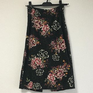 ザラ(ZARA)の花柄レーススカート(ひざ丈スカート)