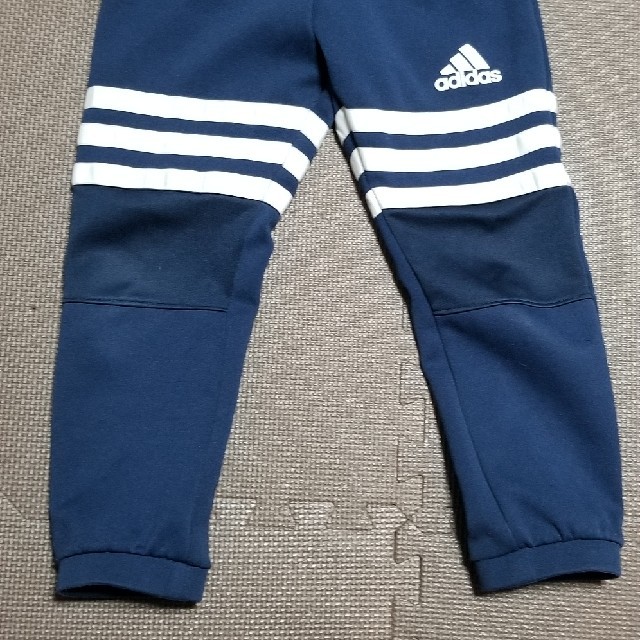 adidas(アディダス)のadidas　120　パンツ キッズ/ベビー/マタニティのキッズ服男の子用(90cm~)(パンツ/スパッツ)の商品写真