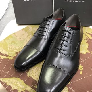 マドラス(madras)のmadras MDL4047キップ革ストレートチップビジネス。黒色。25.5cm(ドレス/ビジネス)