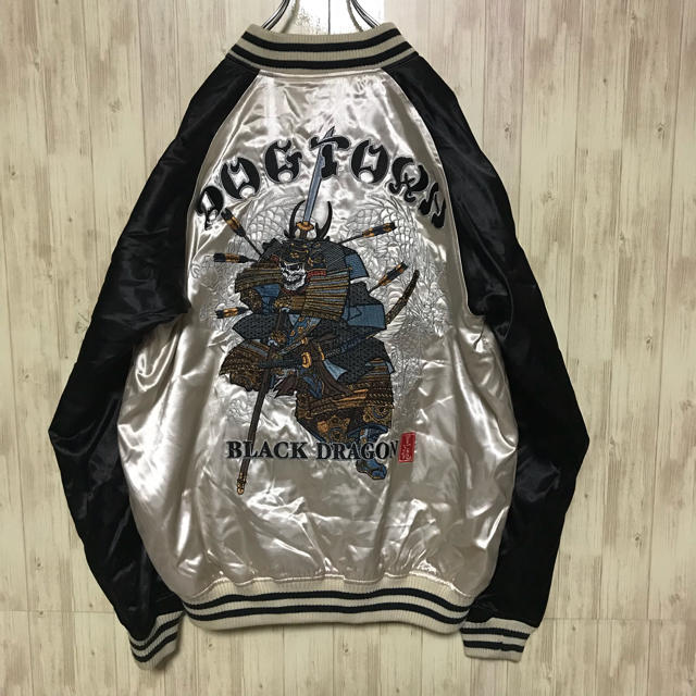 美品 DOGTOWN スカジャン 刺繍 黒龍 中綿入り 美品 DOGTOWN スカジャン 刺繍 黒龍 中綿入り