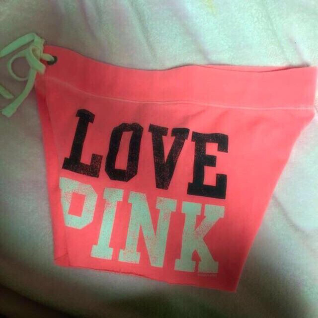 Victoria's Secret(ヴィクトリアズシークレット)のVS PINK ショートパンツ  レディースのパンツ(ショートパンツ)の商品写真