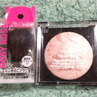 レブロン(REVLON)のレブロン☆フェイスパウダー＆未使用ブラシ(その他)