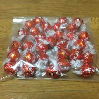 リンツ(Lindt)のLINDT LINDOR リンツ リンドール ミルク30個(菓子/デザート)