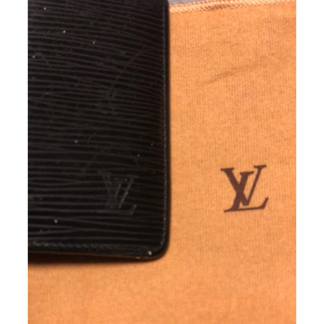 LOUIS VUITTON(ルイヴィトン)のルイ ヴィトン エピ 二つ折財布 メンズのファッション小物(折り財布)の商品写真