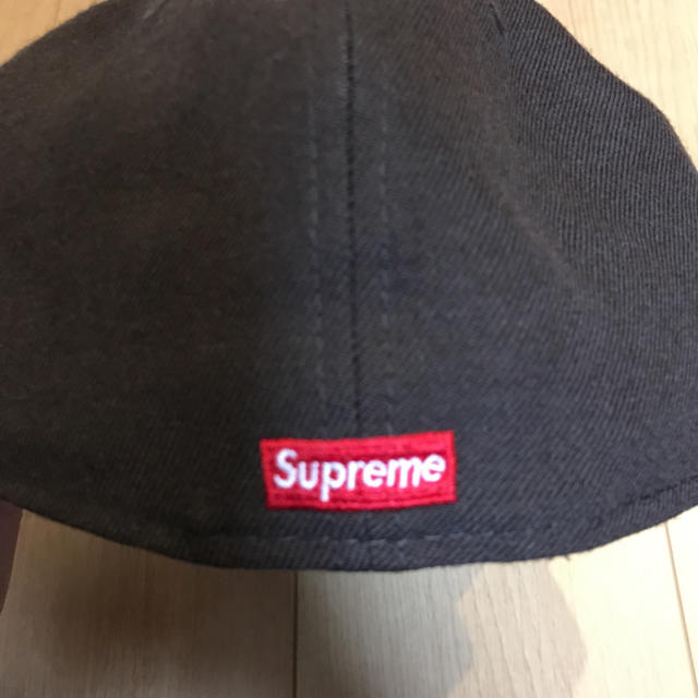 Supreme(シュプリーム)のsupreme classic script newera メンズの帽子(キャップ)の商品写真