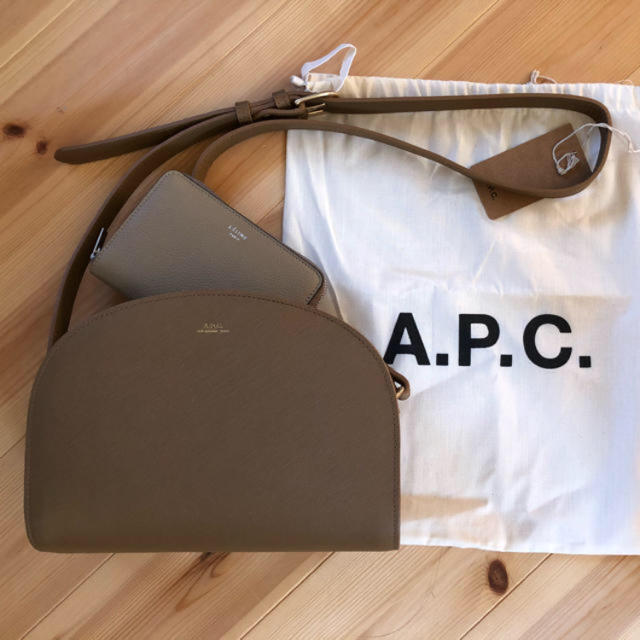 a.p.cハーフムーンショルダーバッグ a.p.cハーフムーンショルダーバッグ