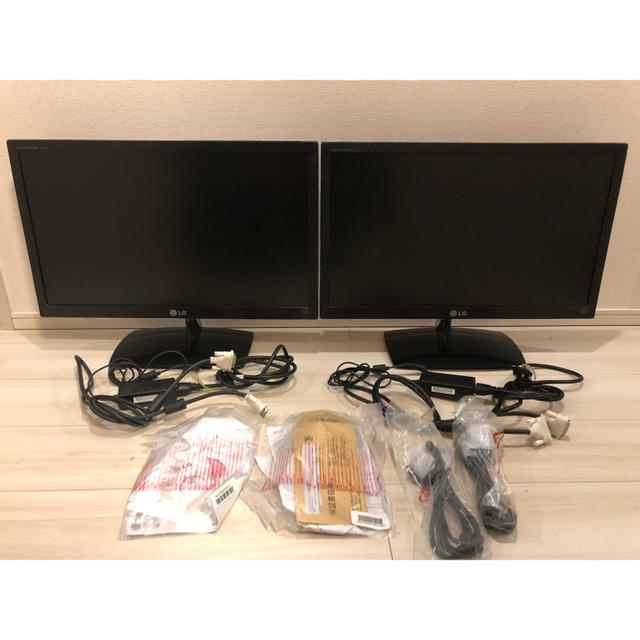 LG Electronics(エルジーエレクトロニクス)の中古 23インチモニターLG FLATRON E2351VR-BN 2台セット スマホ/家電/カメラのPC/タブレット(ディスプレイ)の商品写真