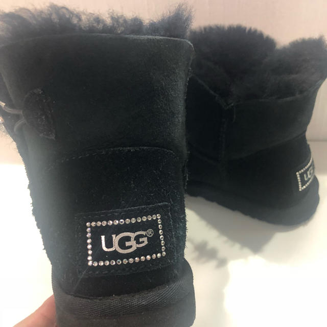 uggムートンブーツストーン付き