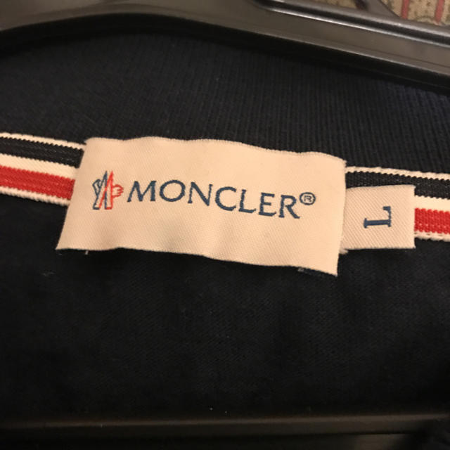 MONCLER(モンクレール)の本物モンクレール半袖ポロシャツMONCLERボーダー正規品ワッペン付TシャツL紺 メンズのトップス(ポロシャツ)の商品写真