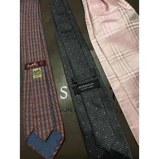 バーバリーブラックレーベル(BURBERRY BLACK LABEL)の未使用に近い！人気ブラックネクタイ(ネクタイ)