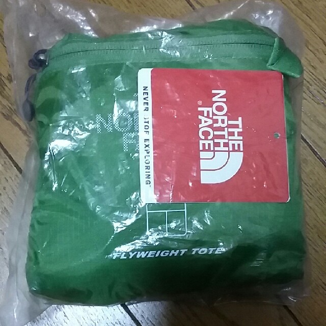 THE NORTH FACE(ザノースフェイス)のレア　ノースフェイス　FLYWEIGHT TOTE　トートバッグ　 メンズのバッグ(トートバッグ)の商品写真