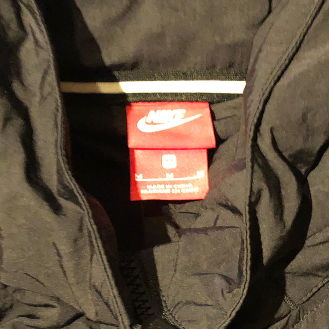 NIKE(ナイキ)のNIKE anorak 黒×ネオンイエロー メンズのジャケット/アウター(ナイロンジャケット)の商品写真