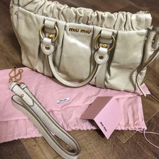 ミュウミュウ(miumiu)の【あんな様専用】バッグ／miumiu(ハンドバッグ)