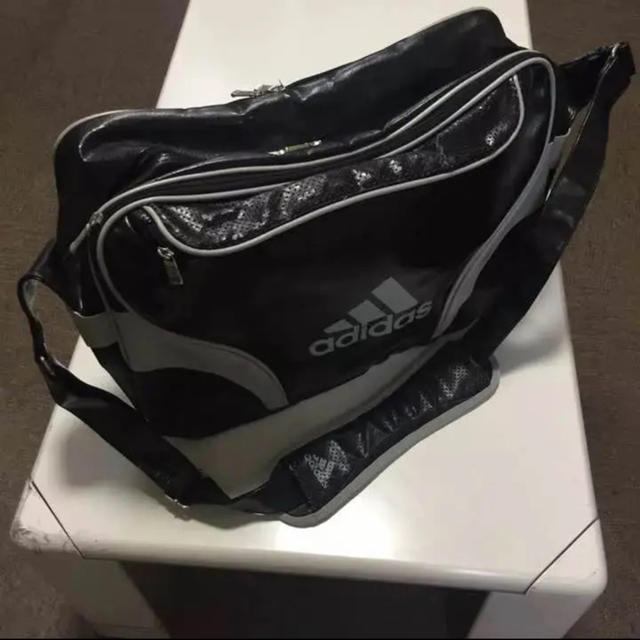 adidas(アディダス)のアディダス スポーツ用ショルダーバッグ サッカー向け フットサル向け メンズのバッグ(ショルダーバッグ)の商品写真