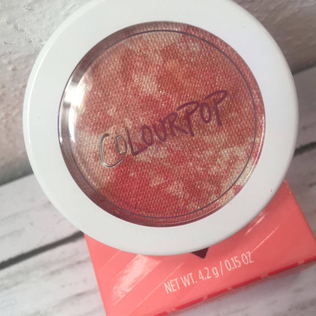 colourpop(カラーポップ)の新品colourpop限定チーク TOUGH LOVE コスメ/美容のベースメイク/化粧品(チーク)の商品写真