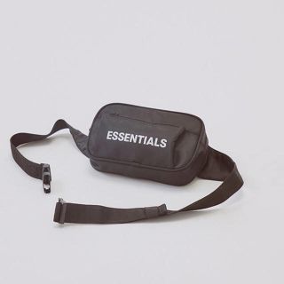 フィアオブゴッド(FEAR OF GOD)のFOG ESSENTIALS CROSS BODY BAG(ボディーバッグ)